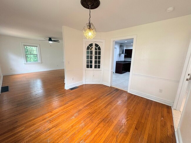 Building Photo - 212 Barbourville Dr