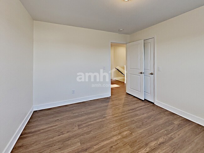 Building Photo - 5205 Lake Maxwell Dr