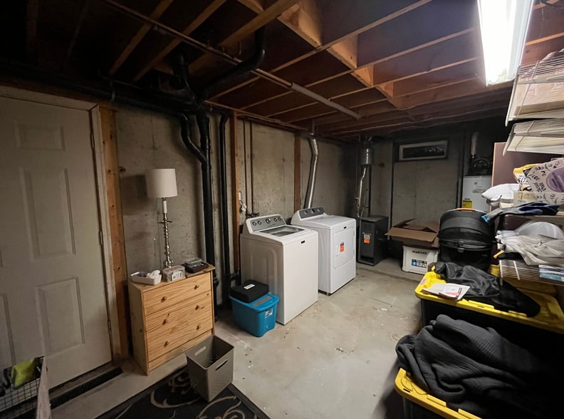 laundry/storage - 19 Blithewood Ave