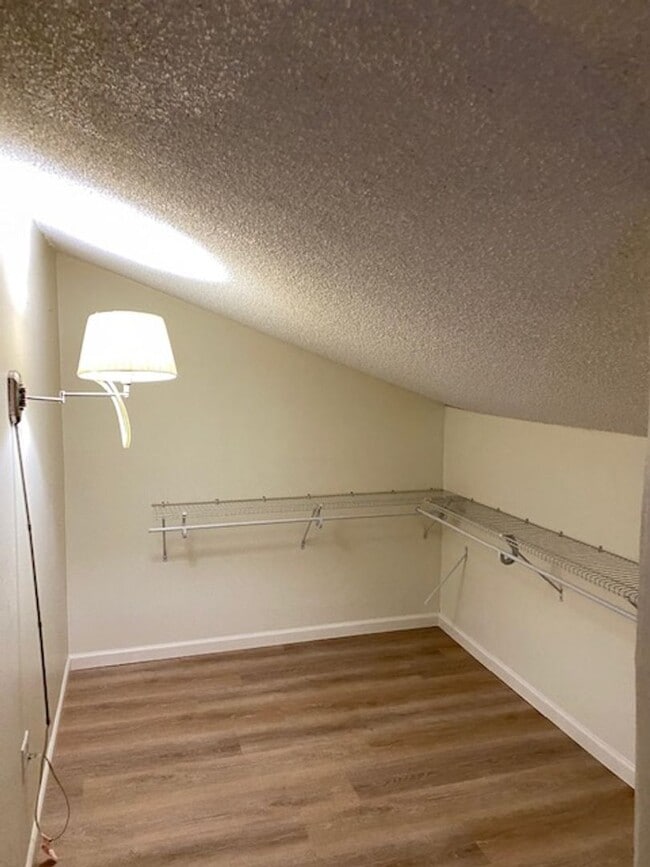 Building Photo - 2 Bedroom with an Additional Bonus Room Upstairs