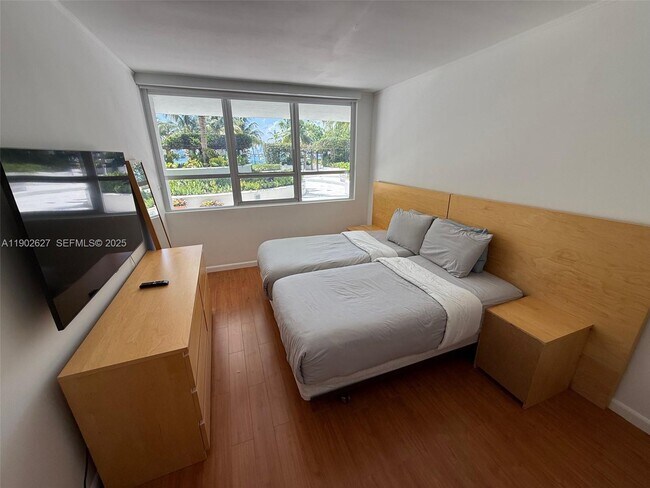 Building Photo - 1500 Bay Rd