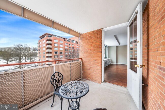 Building Photo - 1021 Arlington Blvd