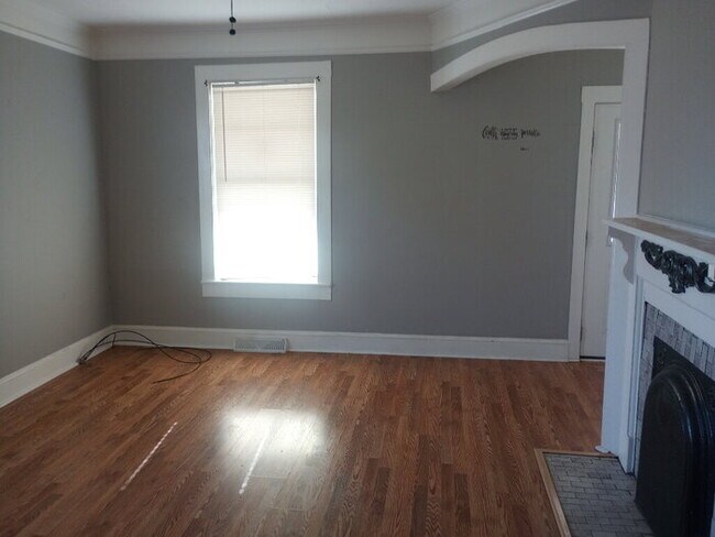 Building Photo - 18 Courtney St