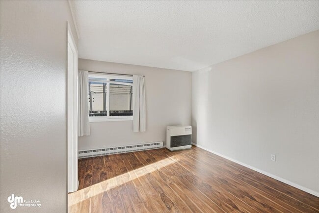 Building Photo - Charming 2BD/1BA Condo