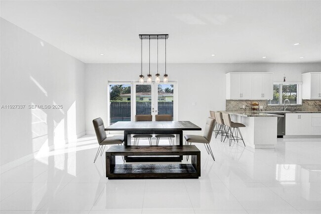 Building Photo - 1102 Meadow Lark Ave