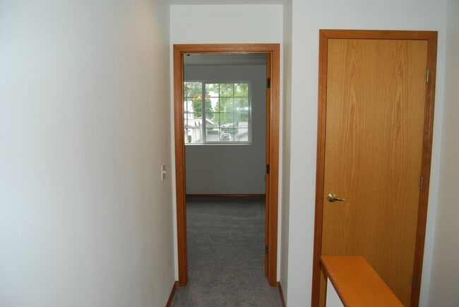 Building Photo - Lovely 2 Bedroom Condo in Gated Community - Auburn