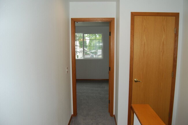 Building Photo - Spacious 2 bedroom 2.5 Bath Townhome in Auburn