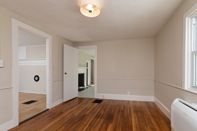 Building Photo - 21 Gardner St