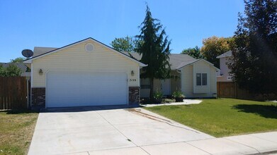 Building Photo - Cute Nampa home in one of  the most desira...