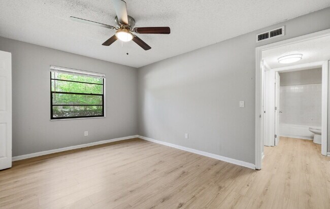 Building Photo - Expansive 2BR Downstairs Apartment Featuring a Fresh Remodel and Stainless Steel Essentials.