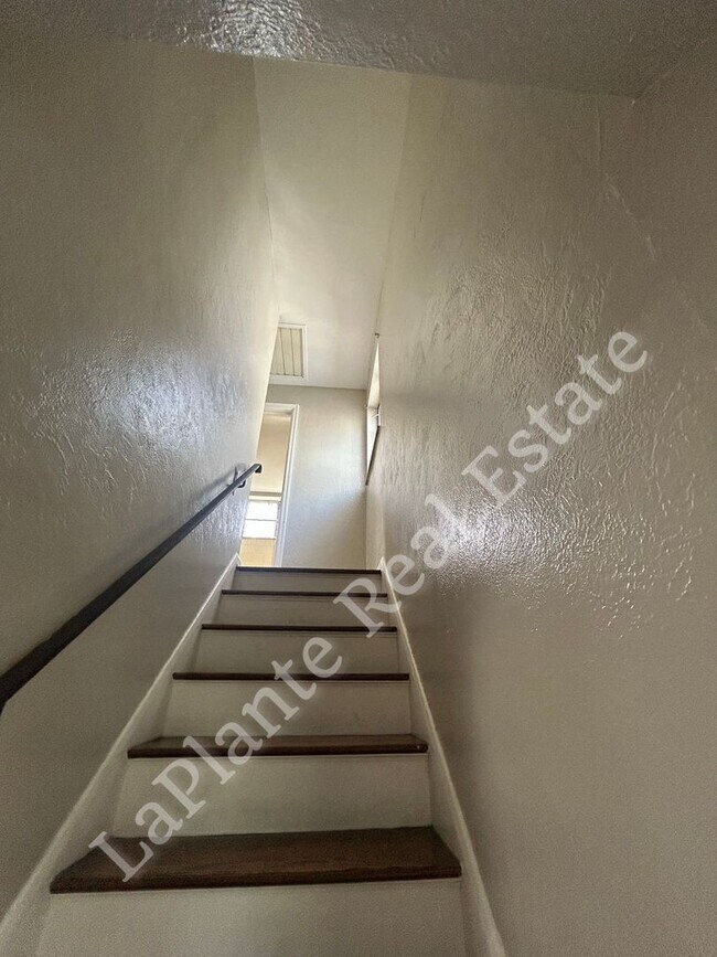 Building Photo - Well-Located 3-Bedroom Home Near Library Village