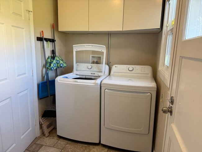 Building Photo - Spacious & Updated 2 BR / 1 BA Home in North Oakland – Move-In Ready!