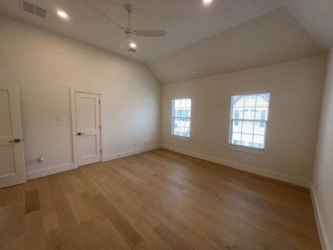 Building Photo - 10607 Enclave Shadows Ct