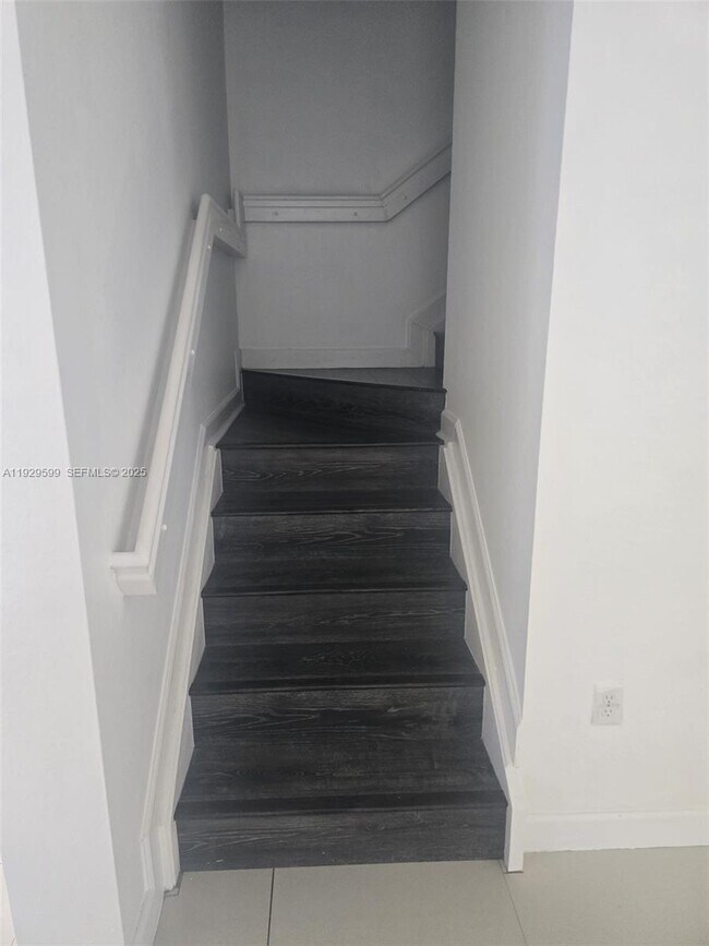 Building Photo - 3399 W 90th Terrace