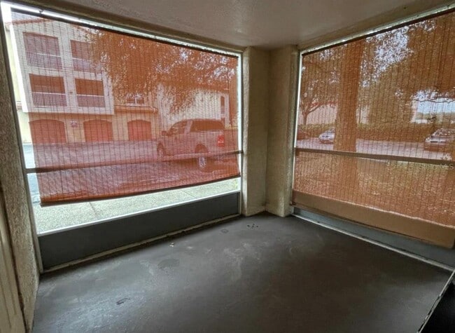 Building Photo - 827 Camargo Way