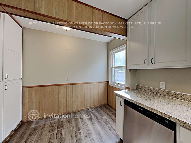 Building Photo - 6432 2nd Ave S
