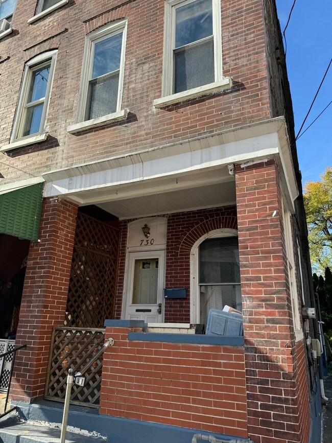 Building Photo - FOUR BEDROOM End of Row