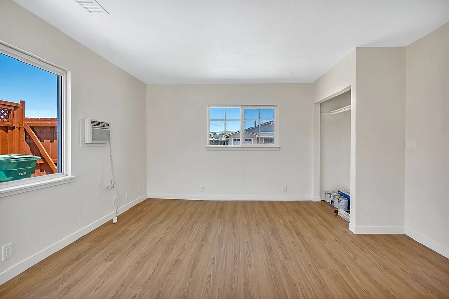 Suite - 299 Tangelo St