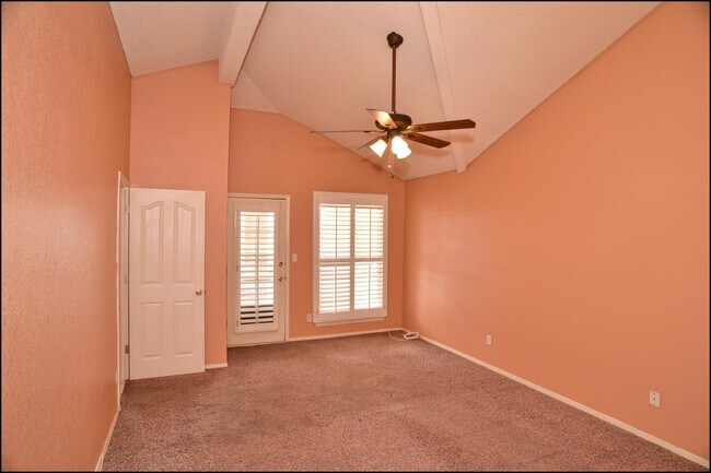 Building Photo - 2041 Shadow Ridge Dr