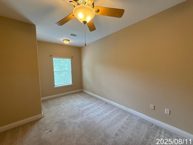 Building Photo - 544 Maple Ave
