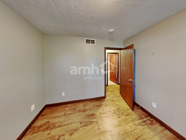 Building Photo - 1866 Pinnacle Club Dr