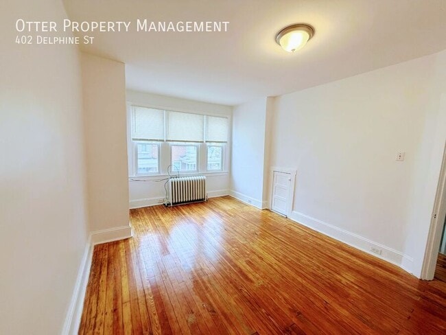 Building Photo - 402 Delphine St