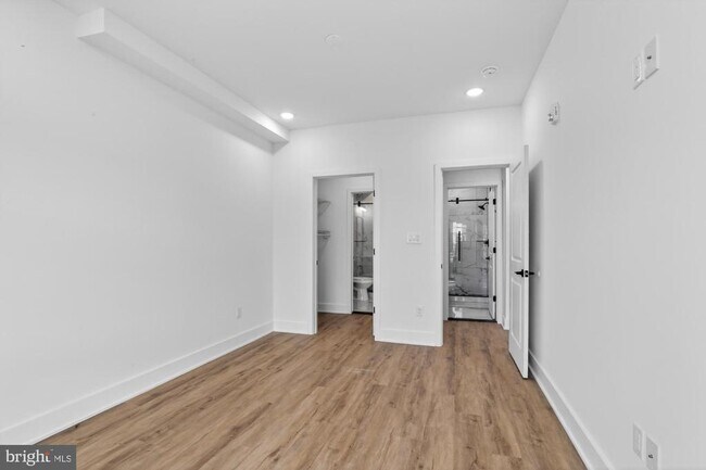 Building Photo - 2331 E York St