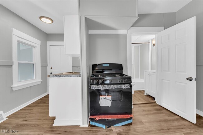 Building Photo - 3118 W 30th St