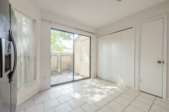 Building Photo - 11901 Swearingen Dr