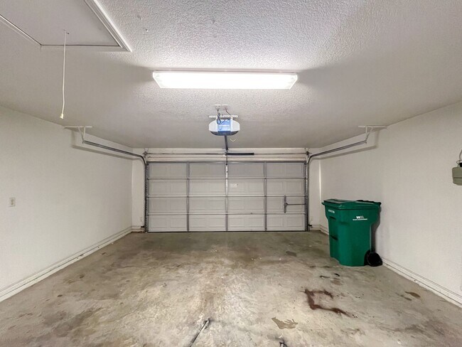 Building Photo - Available NOW!!!! This charming 1 story, 3...