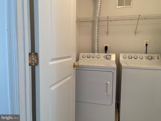 Building Photo - 12313 Tanalian Falls Ln