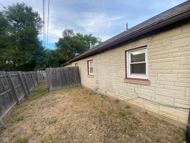 Building Photo - 410 N 20th Ave