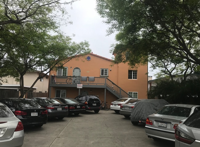 Building Photo - 6636 Del Playa Dr