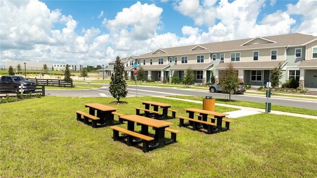 Building Photo - 16350 Hamlin Vw St