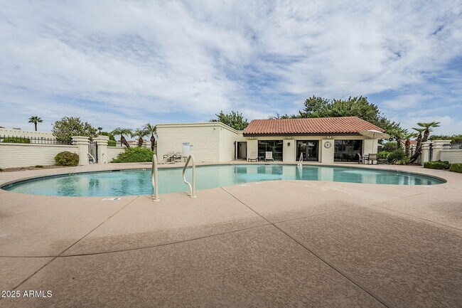 Building Photo - 7322 E Sierra Vista Dr