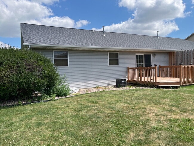 Building Photo - "Spacious 3-Bedroom Side by Side Duplex in...