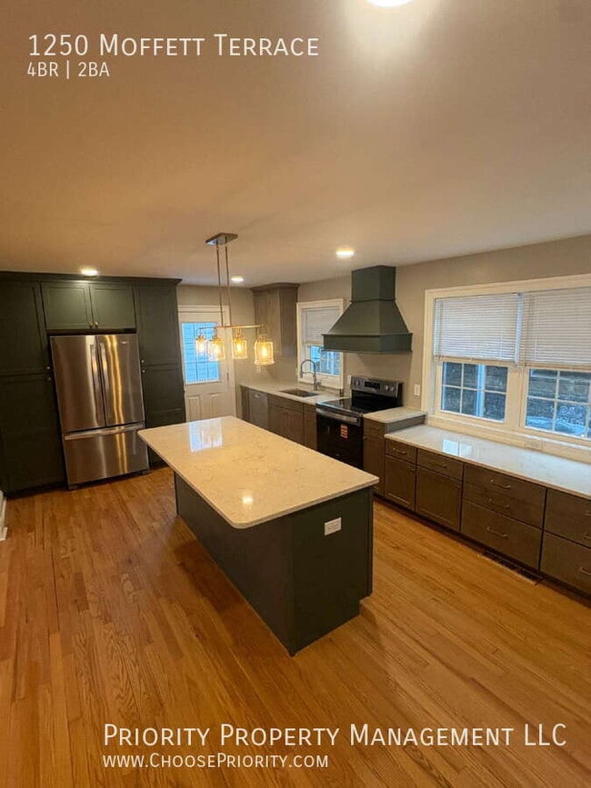 Building Photo - 1250 Moffett Terrace