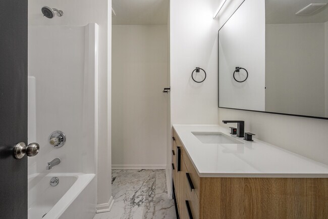 Building Photo - 1545 Springwood Dr SE