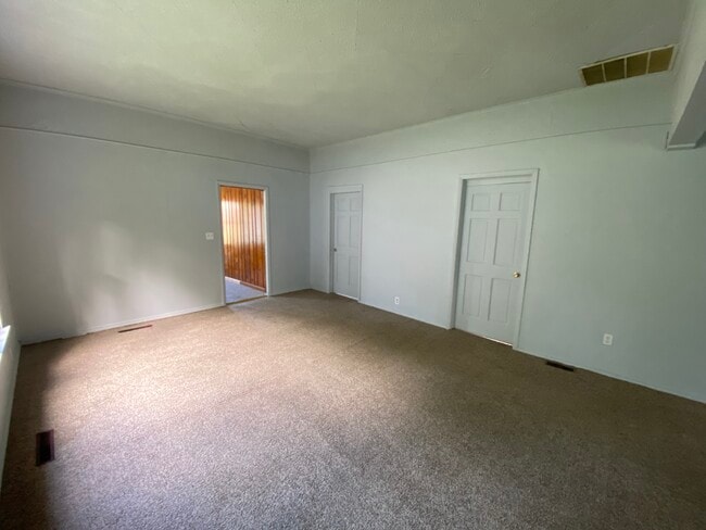 Building Photo - 725 N Kimball St