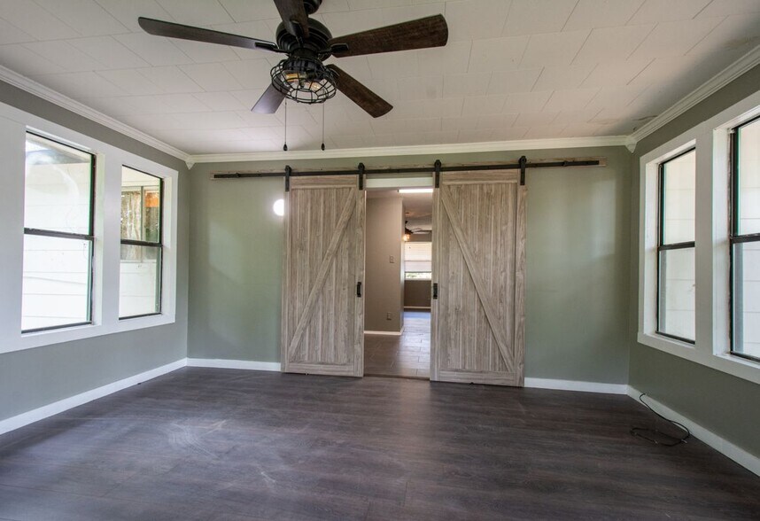 Building Photo - 1811 Linda Ln