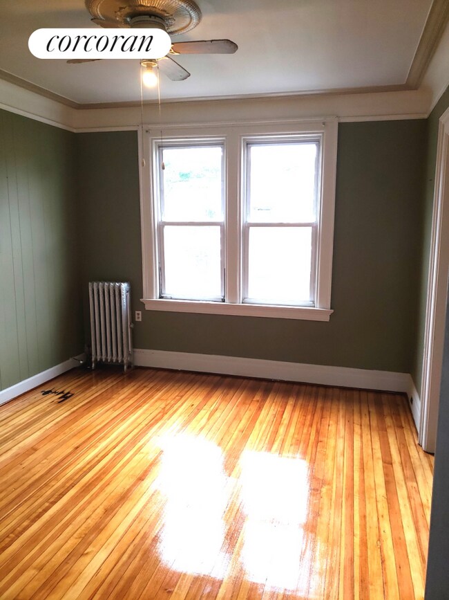 Building Photo - 387 Van Duzer St