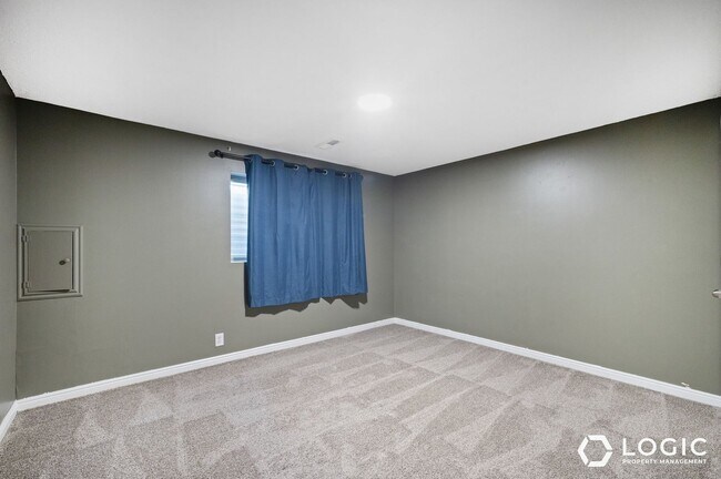 Building Photo - 5155 Saguaro Dr