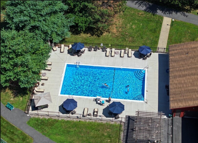 Building Photo - 100 Sandpiper Ln