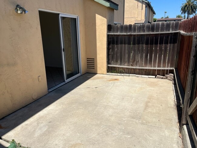 Building Photo - 1053 Golden Rd