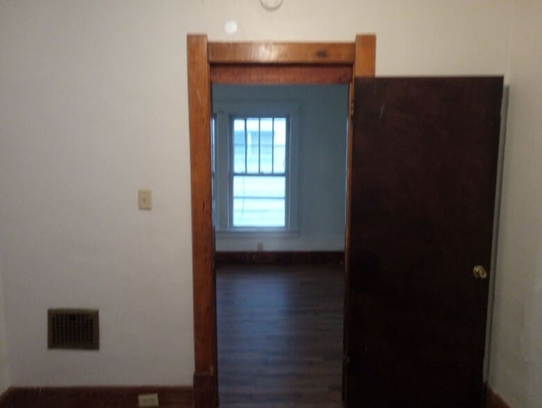Building Photo - 1820 Marne Ave