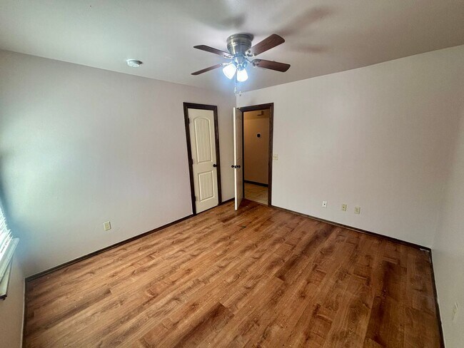 Building Photo - Wonderful 3 Bed 2 Bath Home in Yukon