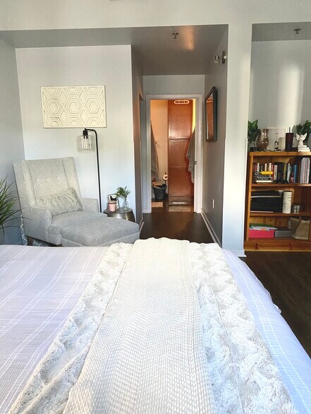 Building Photo - 620 Glen Iris Dr NE