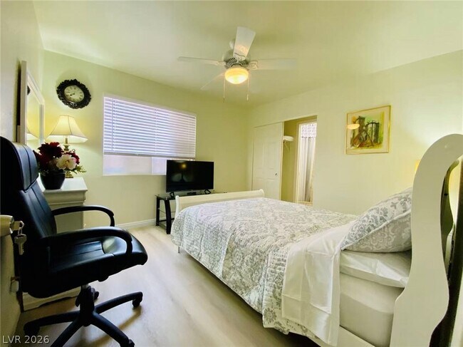Building Photo - 6576 Moonshadow Cir