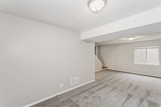 Building Photo - WEST Side Duplex for rent! Spacious 3 bed/2 bath duplex for rent