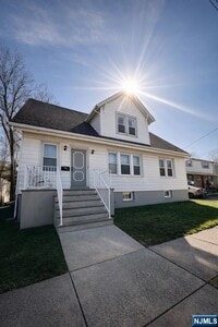 Building Photo - 60 Chamberlain Ave